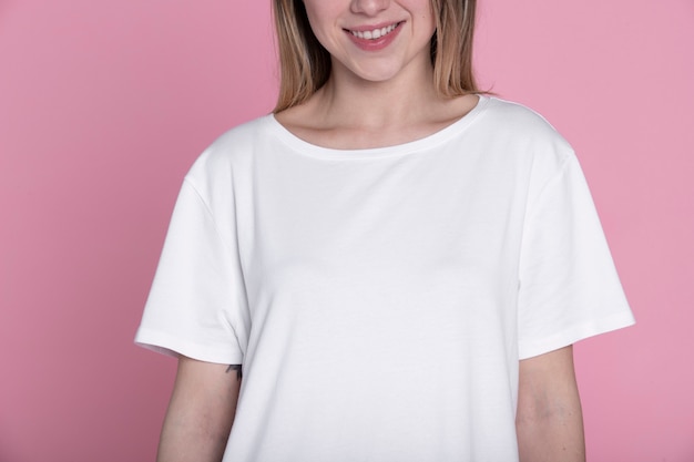 Free photo smiley woman posing with white shirt