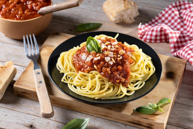 Free photo spaghetti with bolognese sauce on wooden tablexa