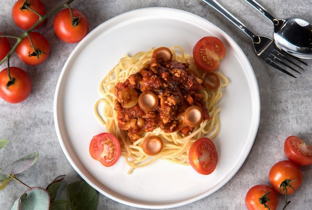 Spaghetti with tomato sauce and sausage