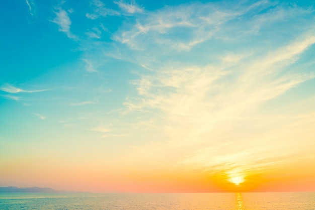 Free photo sunset on the beach