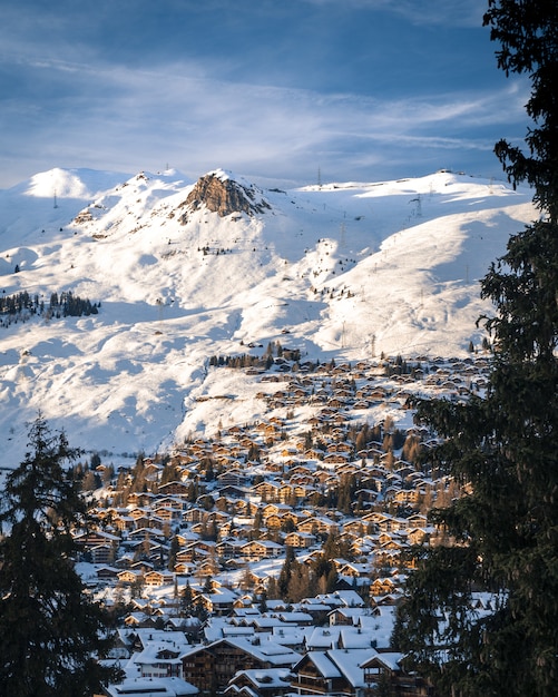 Foto gratuita tramonto sopra verbier svizzera