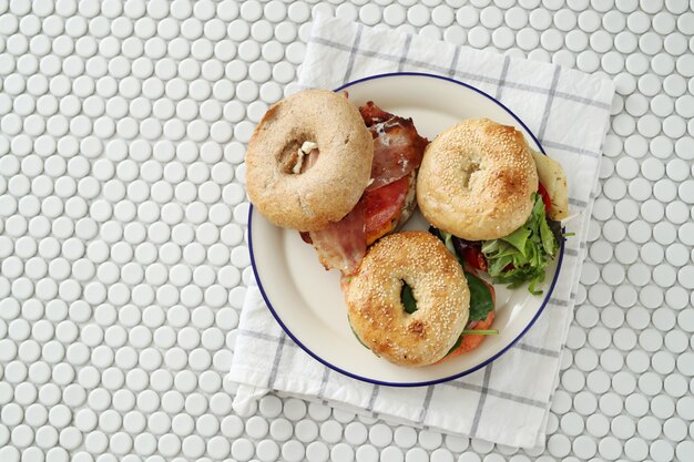 Free Photo tasty bagel sandwich with bacon