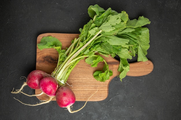 Free photo top view of fresh radish with green leaves