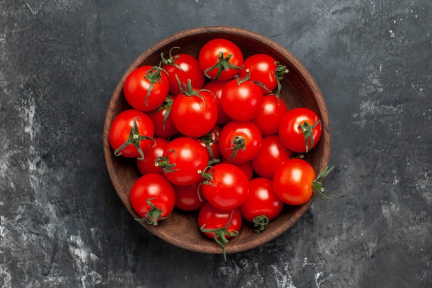 Free Photo top view fresh red tomatoes inside plate on dark background