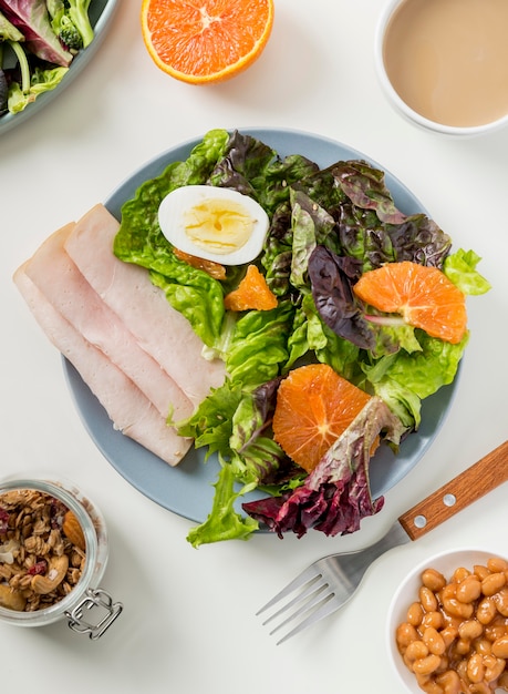 Free Photo top view healthy breakfast with lettuce and ham