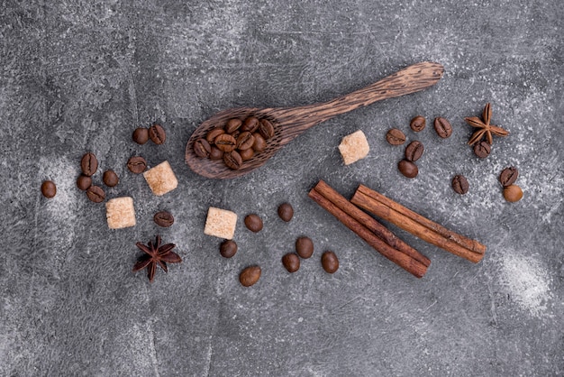 Foto gratuita vista dall'alto disposizione minimalista degli ingredienti