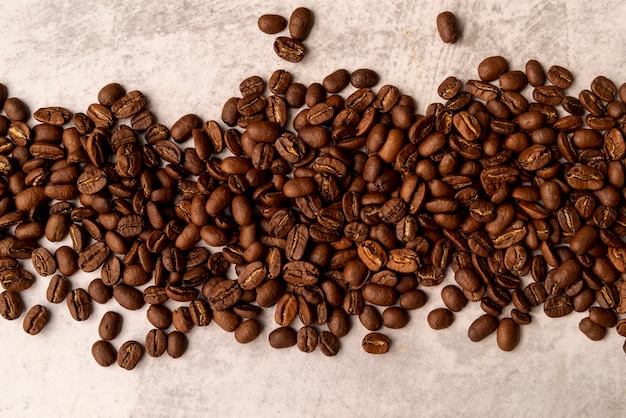 Free photo top view roasted coffee beans