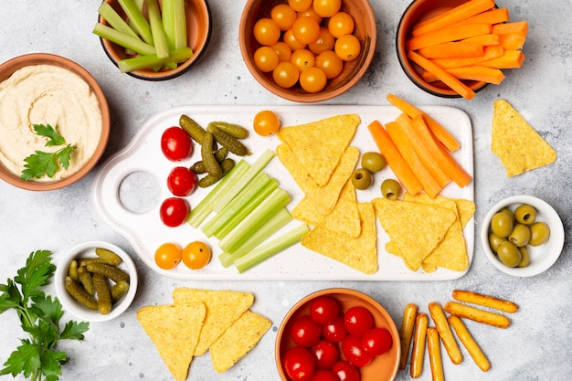 Free photo top view vegetables and chips assortment