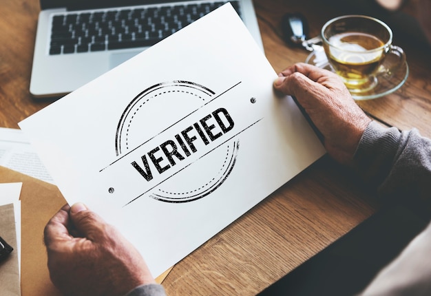 Foto gratuita verificato certificato affermato autorizzato approva concetto