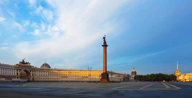 Free Photo view of st. petersburg. the alexander column