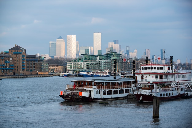 Free Photo view of the thames river in london city