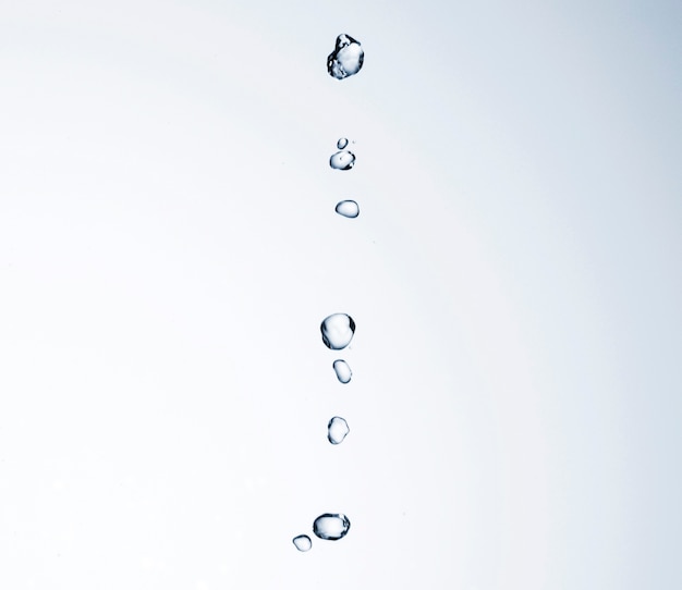 Free photo water drops on white background close-up