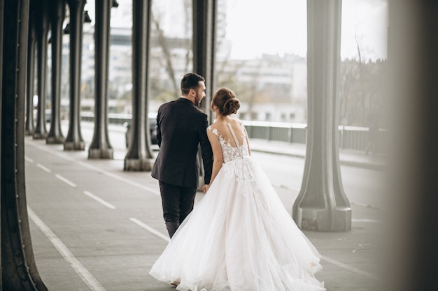 Free photo wedding couple in france