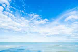 Free photo white cloud on blue sky and sea