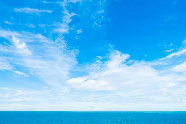 Free photo white cloud on blue sky with sea and ocean