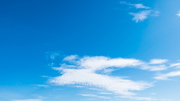 Free photo white cloud on blue sky