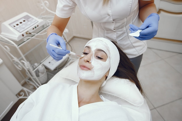 Free Photo woman in cosmetology studio on a procedures