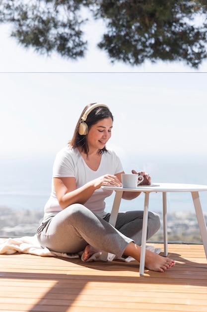 Free Photo woman at home listening music