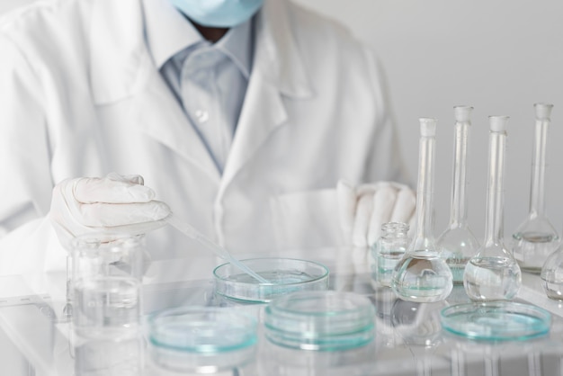 Free photo woman in laboratory doing experiments close up