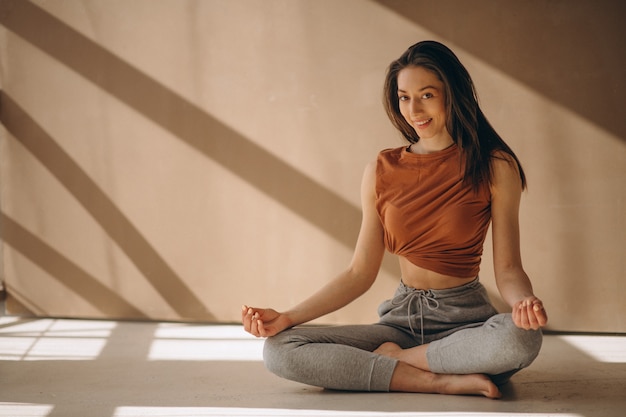 Free photo woman practising yoga