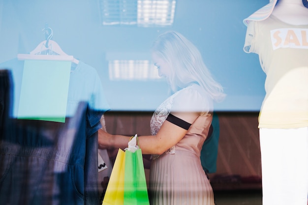 Free photo woman searching fornew clothes