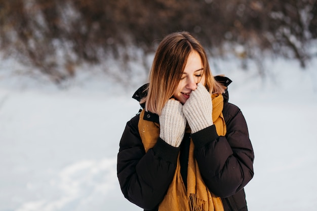 Free photo woman in winter clothes warming hands