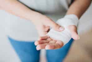 Free photo woman with gauze bandage wrapped around her hand