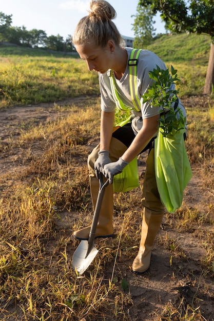 Free photo woman with shovel on the countryside