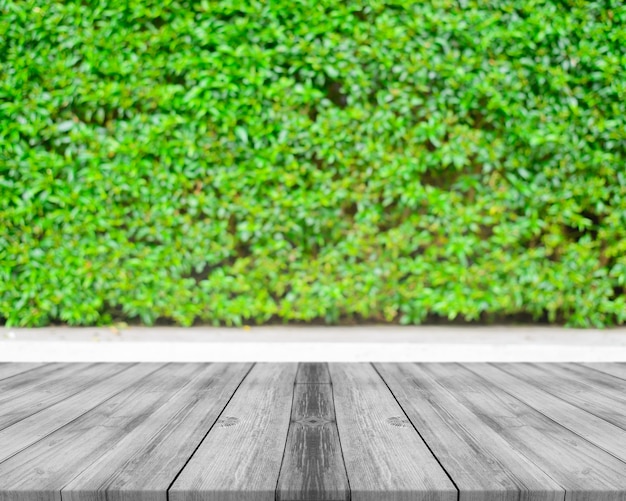 Free photo wooden board empty table in front of blurred background