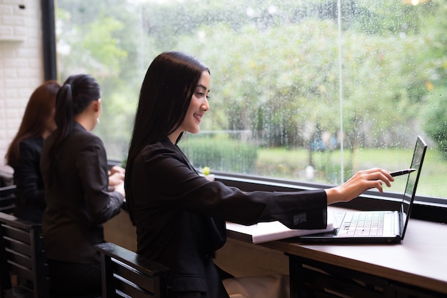 Free Photo young business woman have working on laptop in the office