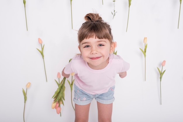 Free photo young cute girl smiling front view