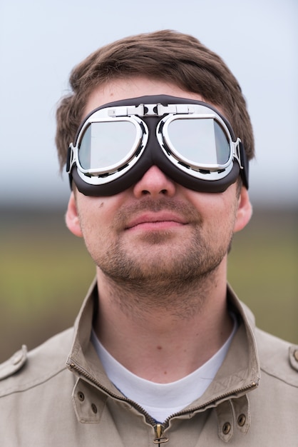 Free photo young man with steampunk aviator goggles