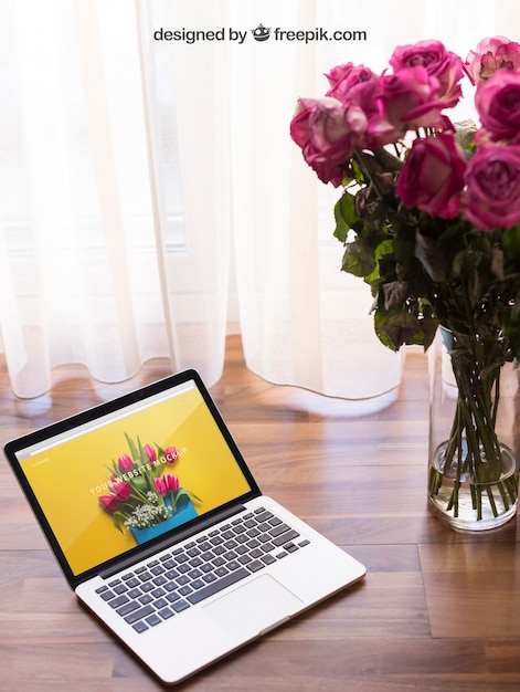 Free PSD laptop mockup with flowers