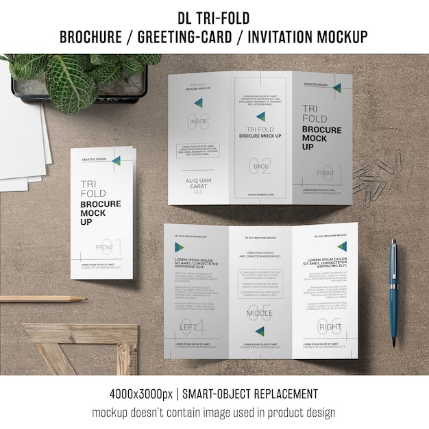 Free PSD trifold brochure or invitation mockup still life concept