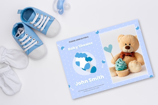 Free Vector baby shower invitation with picture of cute teddy bear