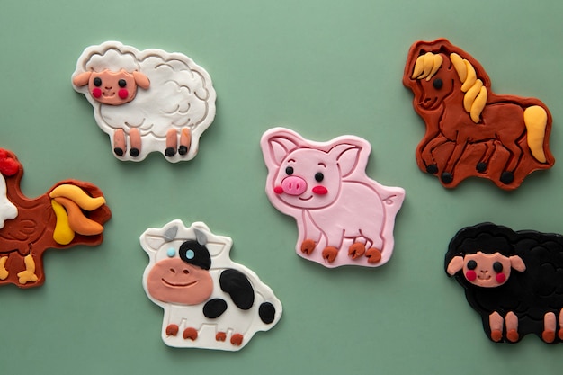 Art de la pâte à modeler avec des animaux de la ferme