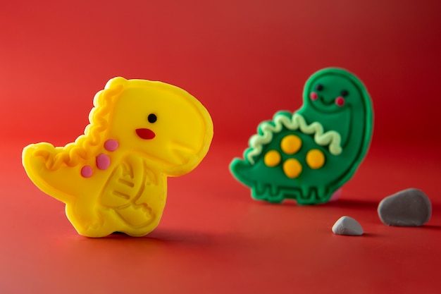 Photo gratuit art de la pâte à modeler avec un dinosaure mignon