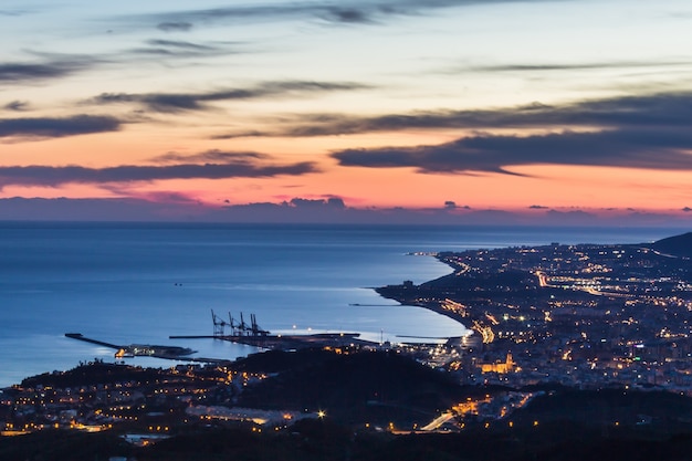 Belle ville par la mer