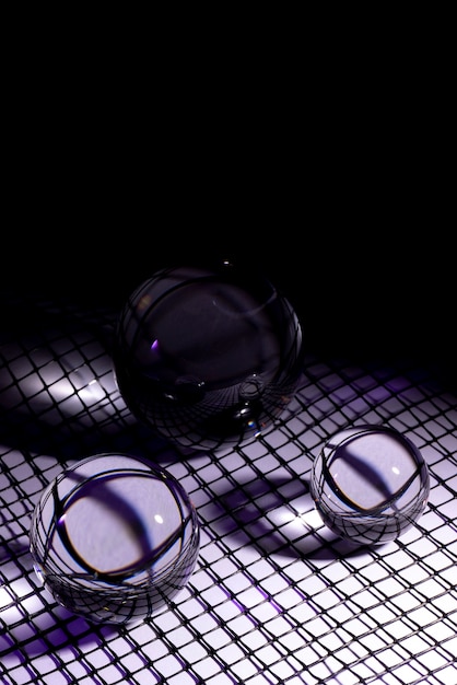 Photo gratuite boules de cristal avec fond violet