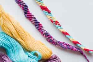 Photo gratuite bracelets et fils multicolores