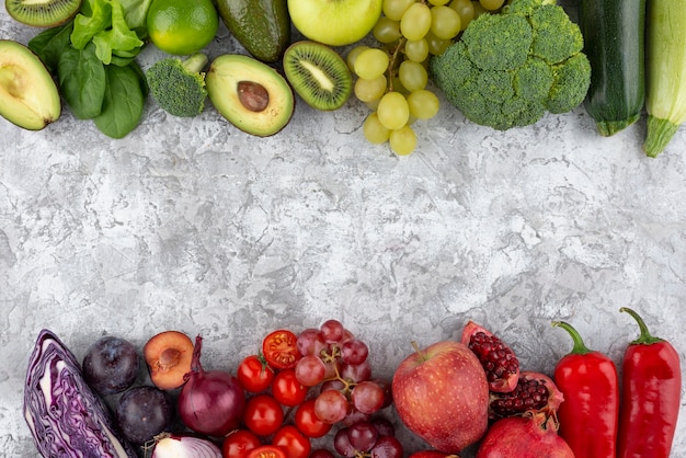 Photo gratuite cadre de fruits et légumes vue de dessus