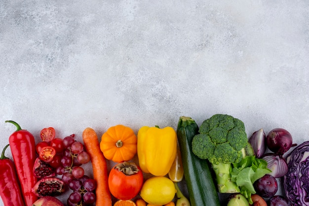 Photo gratuite cadre plat de fruits et légumes