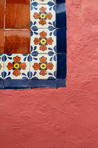 Photo gratuit capturer les couleurs mexicaines avec un mur