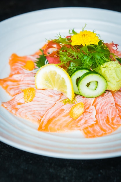 Carpaccio, saumon, blanc, assiette