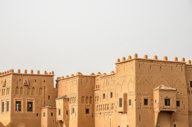 Photo gratuit casbah historique de taourirt ouarzazate au maroc avec un blanc