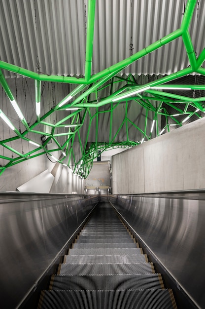 Photo gratuite escalator d'un immeuble