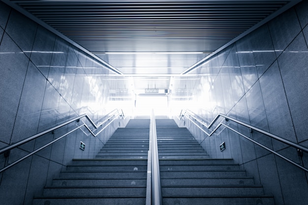 Photo gratuite escalier de bureau vide