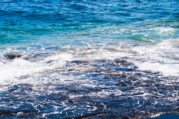 Gros plan, cristallin, eau ondulée, plage