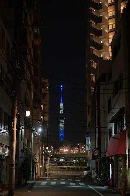 Photo gratuite japon ville de nuit avec rue vide