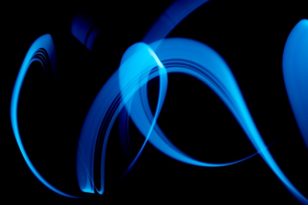 Photo gratuite light painting abstrait dans le noir